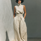 Set consisting of a sleeveless blouse and wide-leg trousers made from a cotton-linen blend.