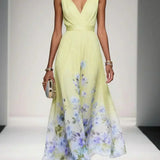 Paula | Maxikleid aus Chiffon mit Blumen hellblau und V-Ausschnitt
